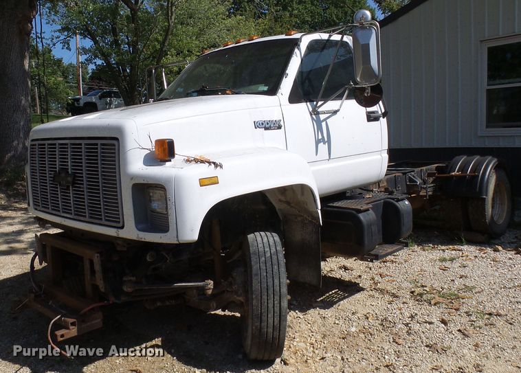 image for item DC2994 1994 GMC Kodiak C6500  truck cab and chassis