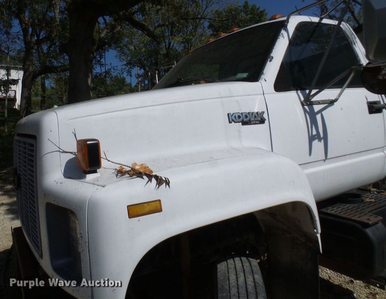 image for item DC2994 1994 GMC Kodiak C6500  truck cab and chassis