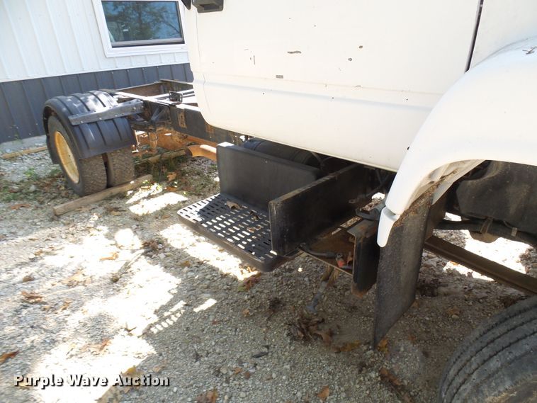 image for item DC2994 1994 GMC Kodiak C6500  truck cab and chassis