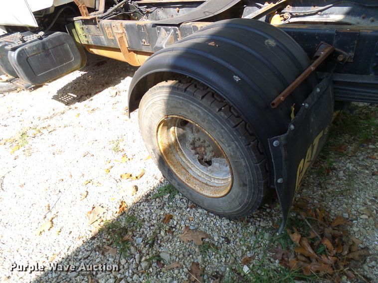 image for item DC2994 1994 GMC Kodiak C6500  truck cab and chassis