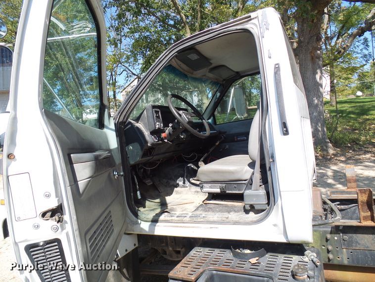 image for item DC2994 1994 GMC Kodiak C6500  truck cab and chassis