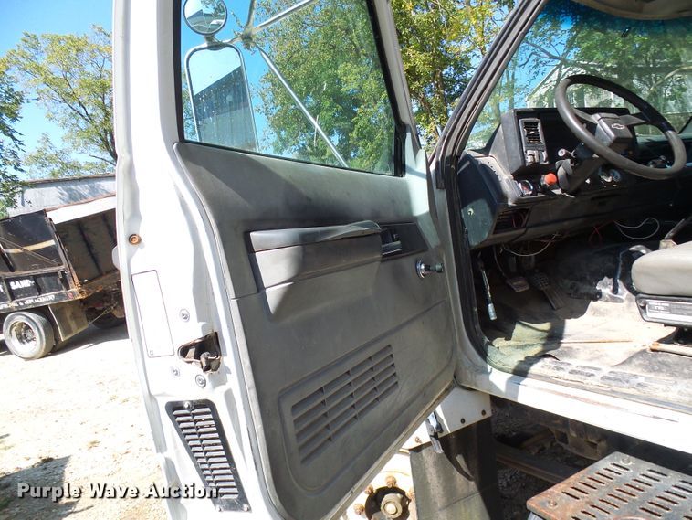 image for item DC2994 1994 GMC Kodiak C6500  truck cab and chassis