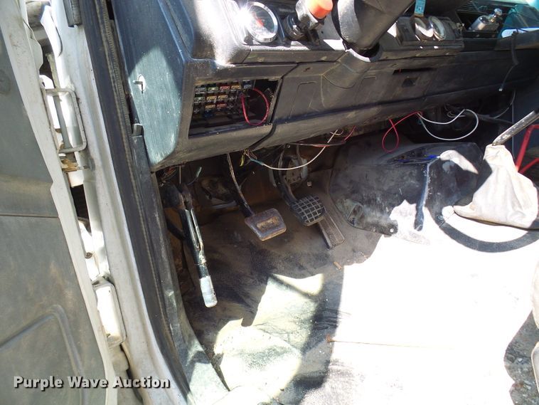 image for item DC2994 1994 GMC Kodiak C6500  truck cab and chassis