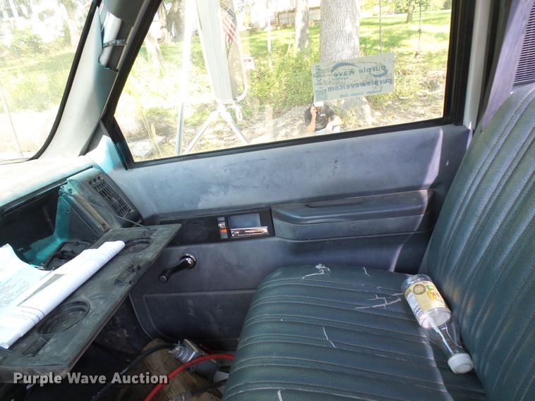 image for item DC2994 1994 GMC Kodiak C6500  truck cab and chassis