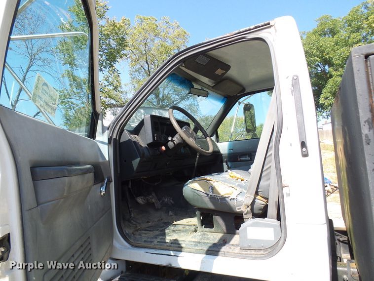 image for item DC2997 1993 GMC TopKick C6500  flatbed truck