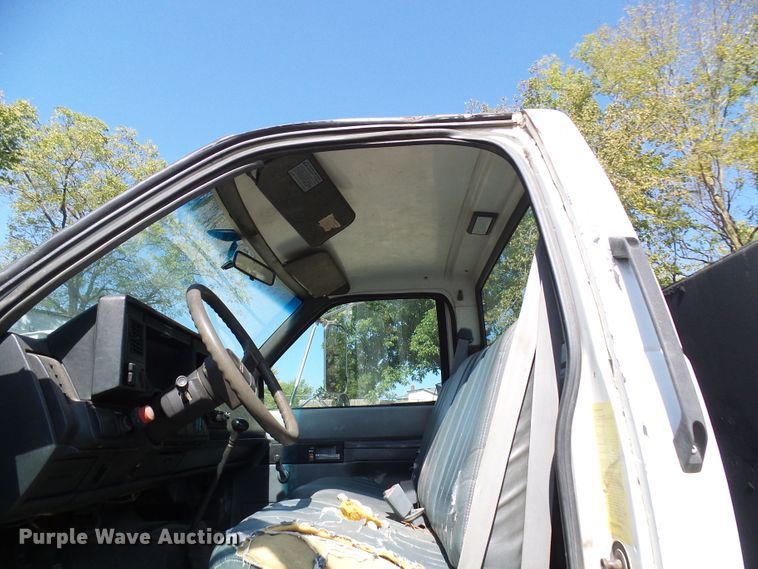 image for item DC2997 1993 GMC TopKick C6500  flatbed truck