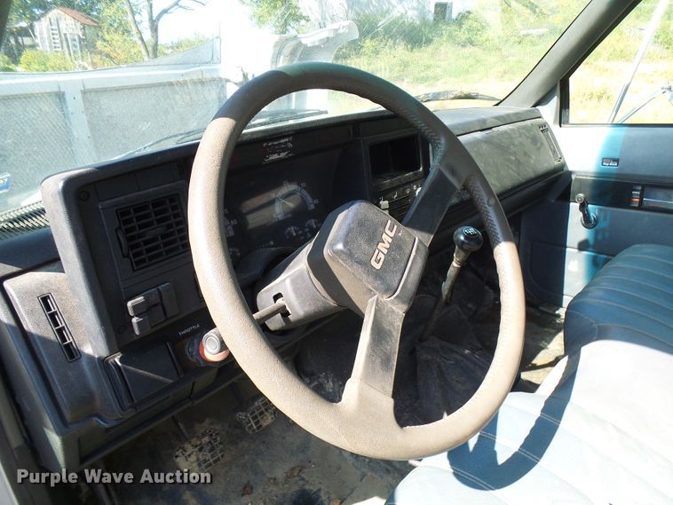 image for item DC2997 1993 GMC TopKick C6500  flatbed truck