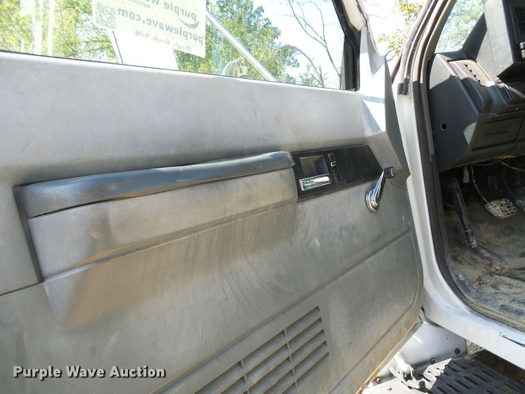 image for item DC2997 1993 GMC TopKick C6500  flatbed truck