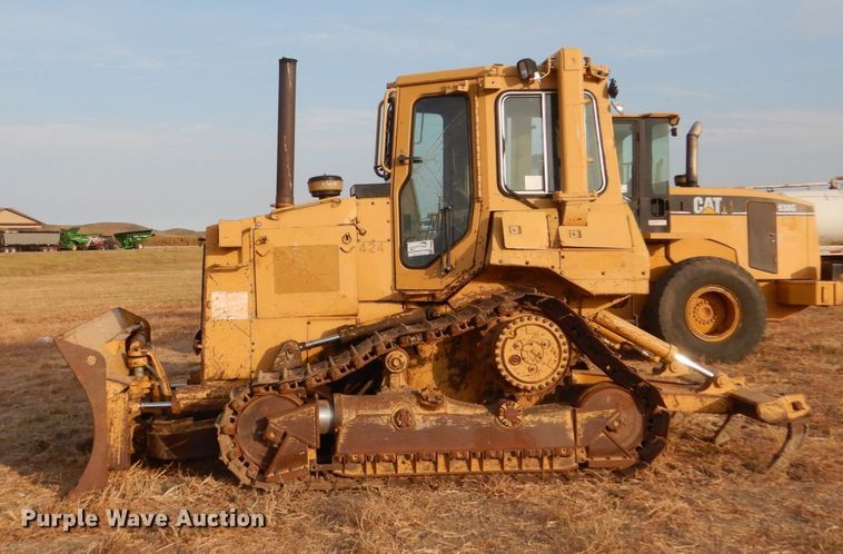 image for item DC8888 1990 Caterpillar D4H  dozer