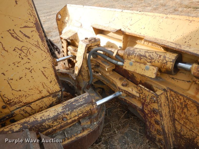 image for item DC8888 1990 Caterpillar D4H  dozer