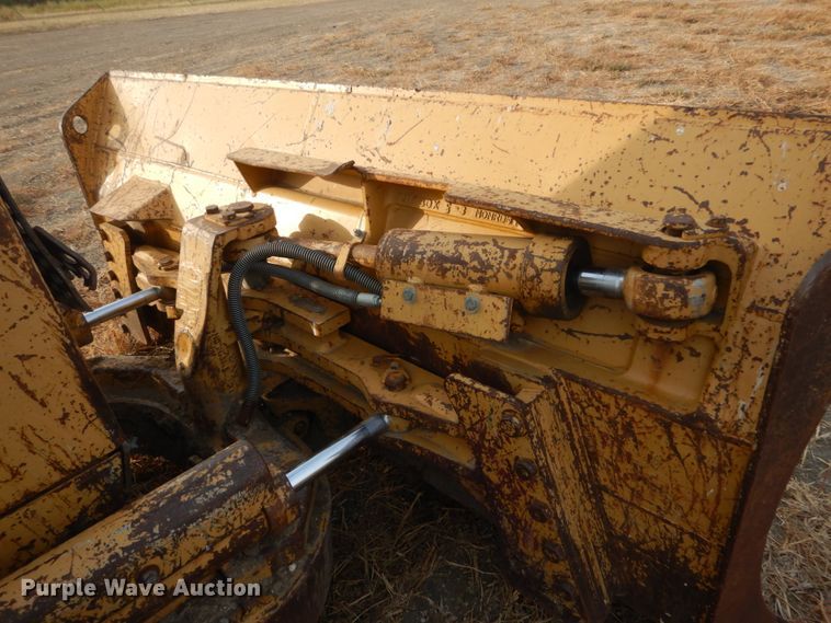 image for item DC8888 1990 Caterpillar D4H  dozer