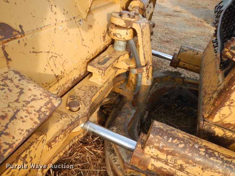 image for item DC8888 1990 Caterpillar D4H  dozer
