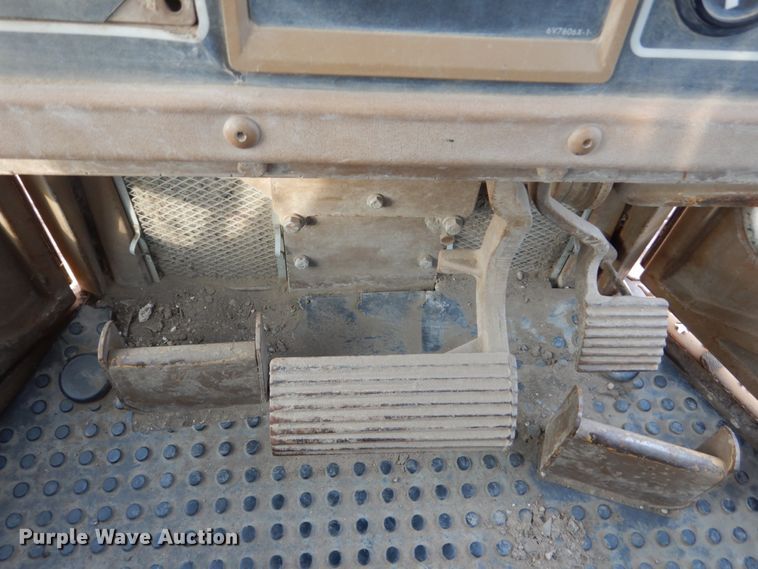 image for item DC8888 1990 Caterpillar D4H  dozer