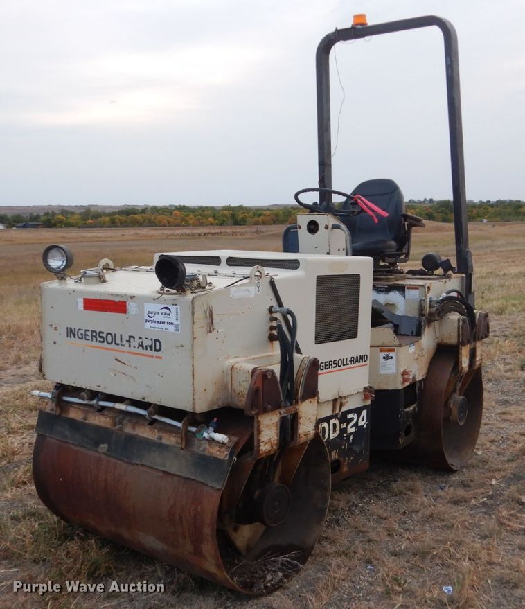 image for item DC8895 1997 Ingersoll Rand DD-24  vibratory double drum roller
