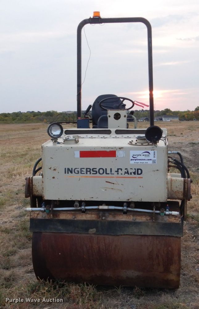image for item DC8895 1997 Ingersoll Rand DD-24  vibratory double drum roller