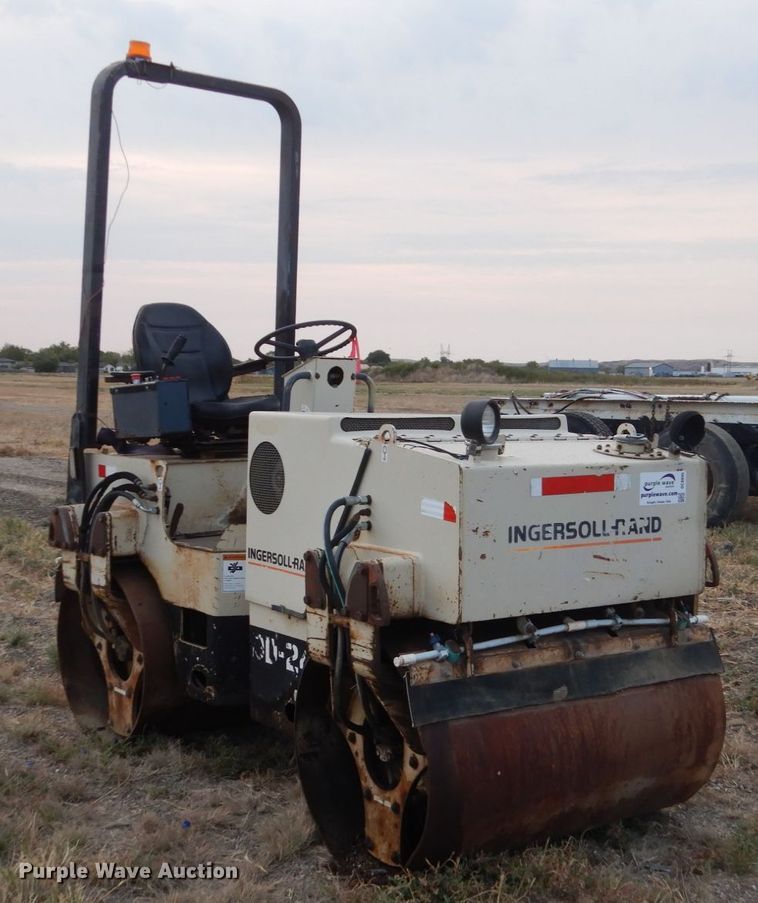 image for item DC8895 1997 Ingersoll Rand DD-24  vibratory double drum roller