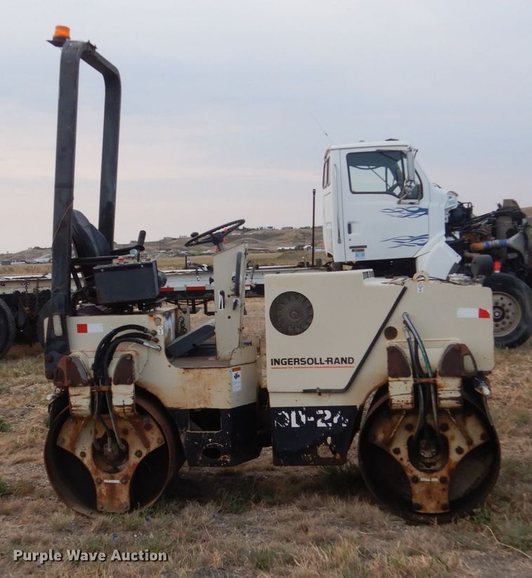 image for item DC8895 1997 Ingersoll Rand DD-24  vibratory double drum roller