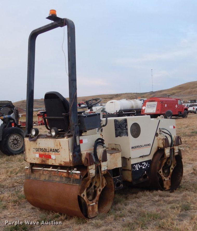 image for item DC8895 1997 Ingersoll Rand DD-24  vibratory double drum roller