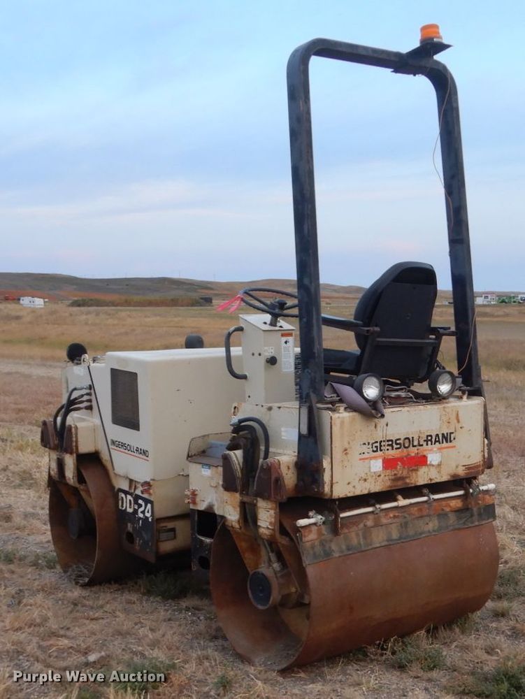 image for item DC8895 1997 Ingersoll Rand DD-24  vibratory double drum roller