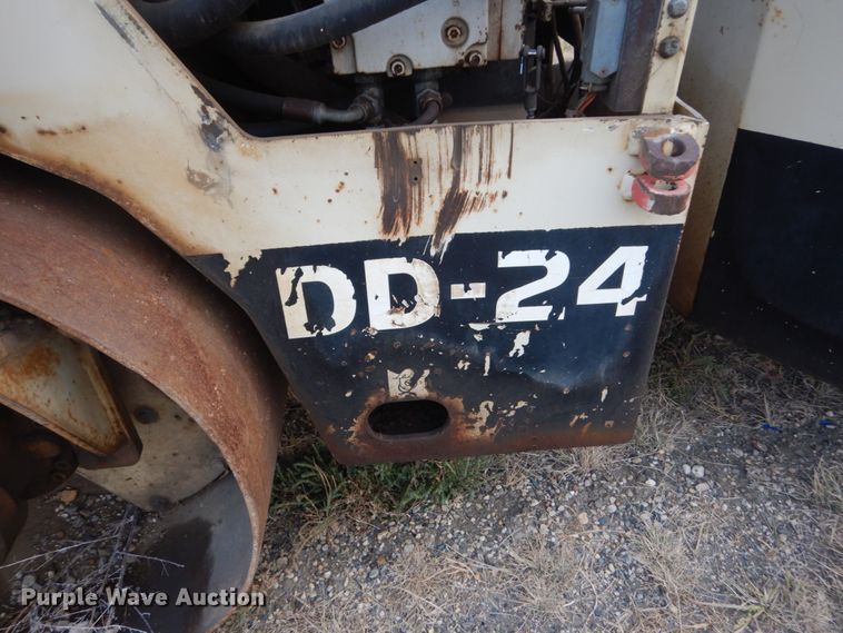 image for item DC8895 1997 Ingersoll Rand DD-24  vibratory double drum roller