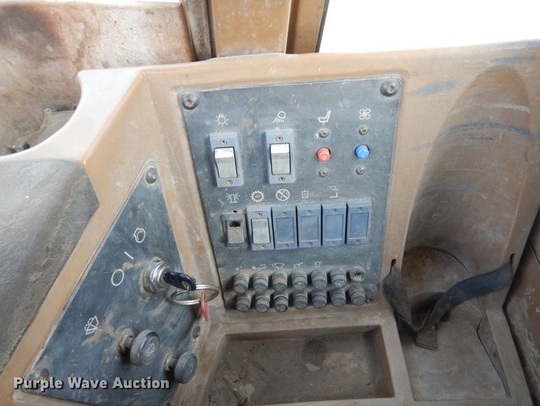 image for item DC8906 1996 Caterpillar 938F  wheel loader