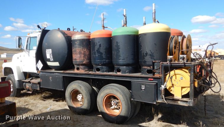 image for item DC8914 1979 Ford 9000  fuel truck