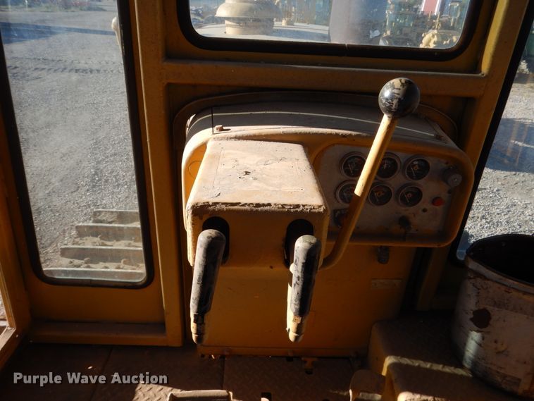 image for item DC8917 1974 Caterpillar D9G dozer