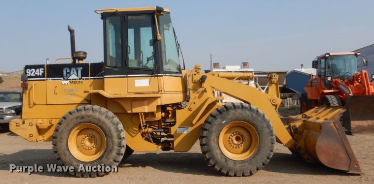 image for item DC8946 1996 Caterpillar 924F  wheel loader