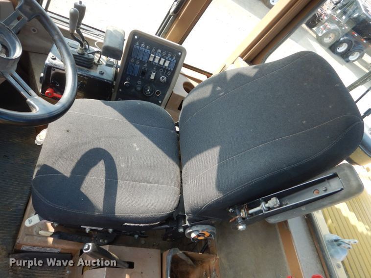 image for item DC8946 1996 Caterpillar 924F  wheel loader