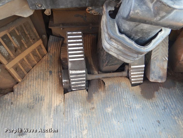 image for item DC8946 1996 Caterpillar 924F  wheel loader