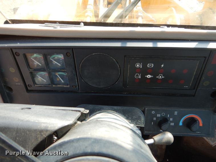 image for item DC8946 1996 Caterpillar 924F  wheel loader