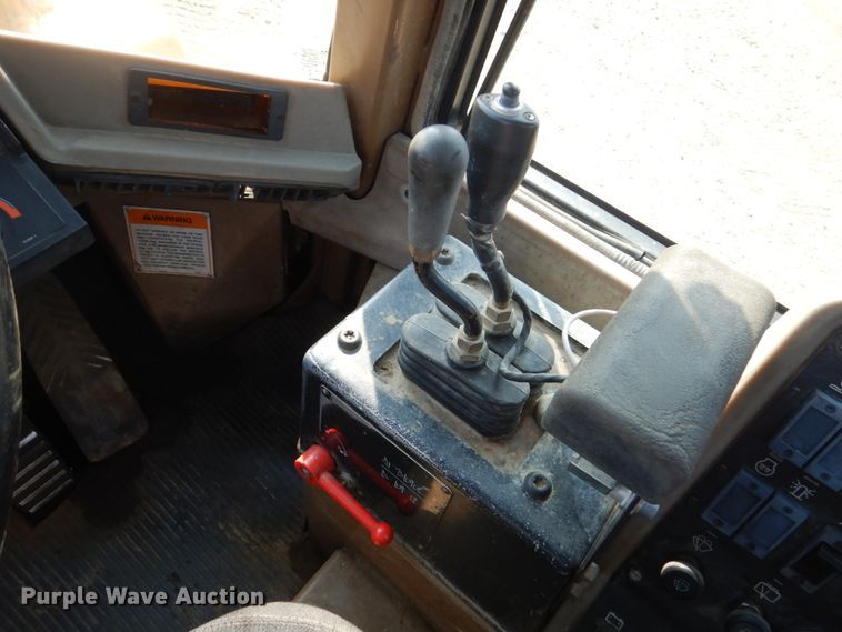 image for item DC8946 1996 Caterpillar 924F  wheel loader