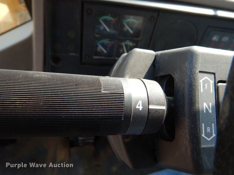 image for item DC8946 1996 Caterpillar 924F  wheel loader