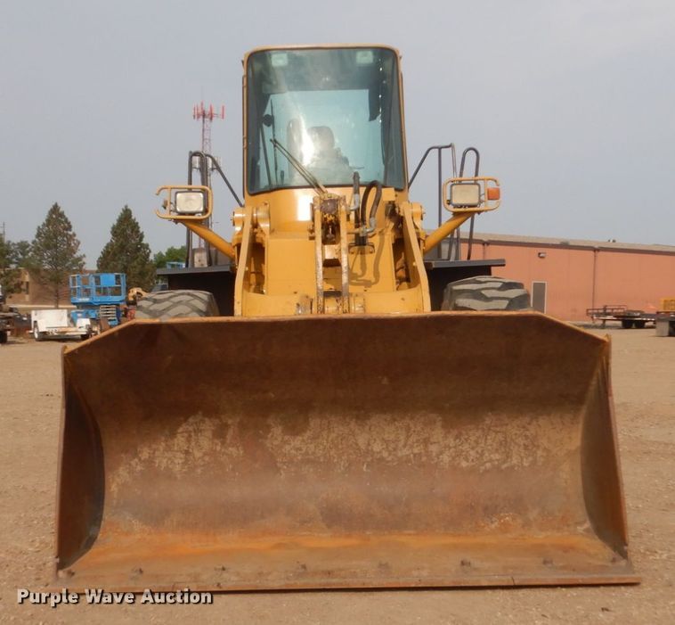 image for item DC8952 1998 Komatsu WA320-3  wheel loader