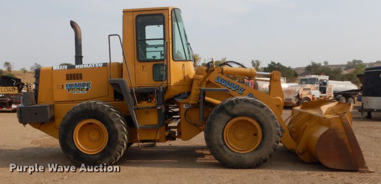 image for item DC8952 1998 Komatsu WA320-3  wheel loader