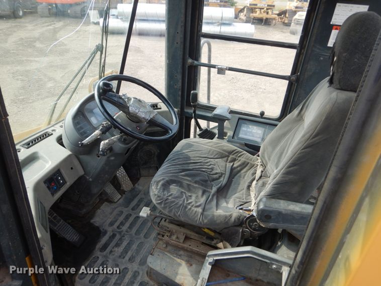 image for item DC8952 1998 Komatsu WA320-3  wheel loader