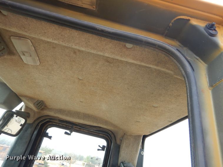 image for item DC8952 1998 Komatsu WA320-3  wheel loader