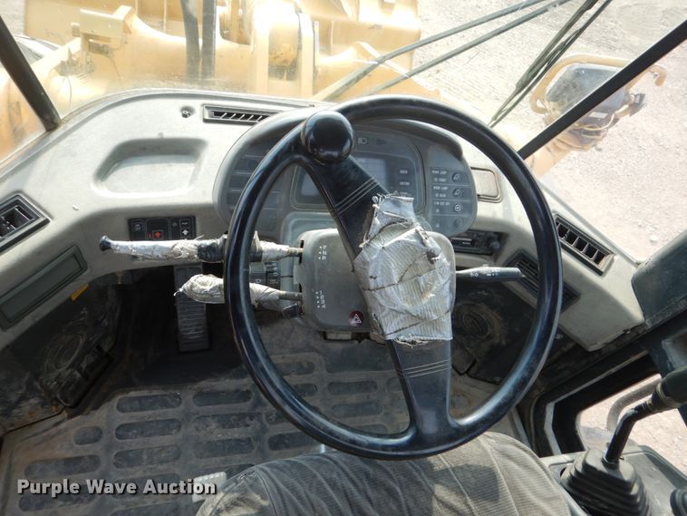 image for item DC8952 1998 Komatsu WA320-3  wheel loader