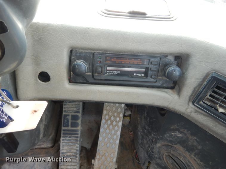 image for item DC8952 1998 Komatsu WA320-3  wheel loader