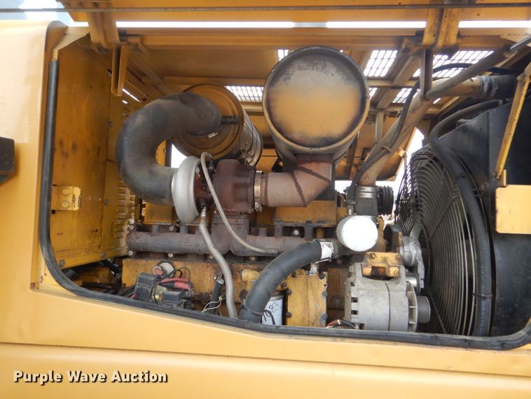 image for item DC8952 1998 Komatsu WA320-3  wheel loader