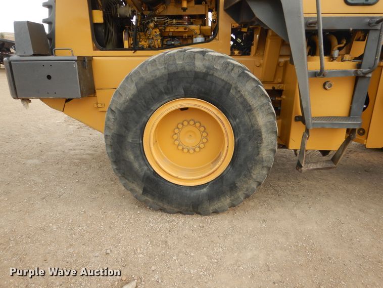 image for item DC8952 1998 Komatsu WA320-3  wheel loader