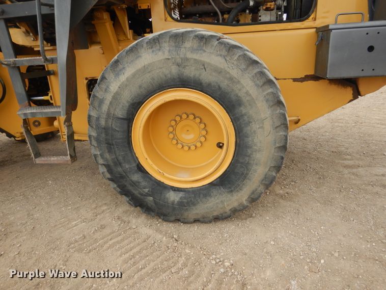 image for item DC8952 1998 Komatsu WA320-3  wheel loader