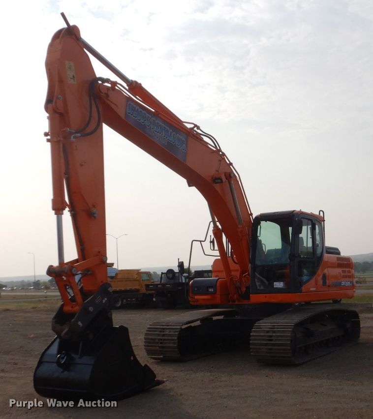 image for item DC8954 2014 Doosan DX225LC-3  excavator
