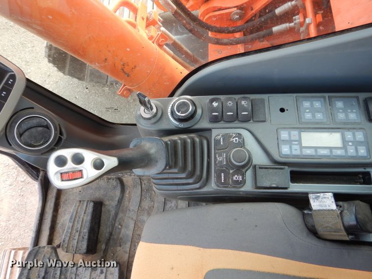 image for item DC8954 2014 Doosan DX225LC-3  excavator