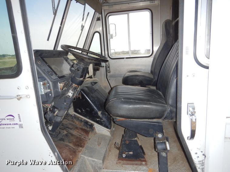 image for item DC8959 1994 Chevrolet P30 Utilimaster  delivery van