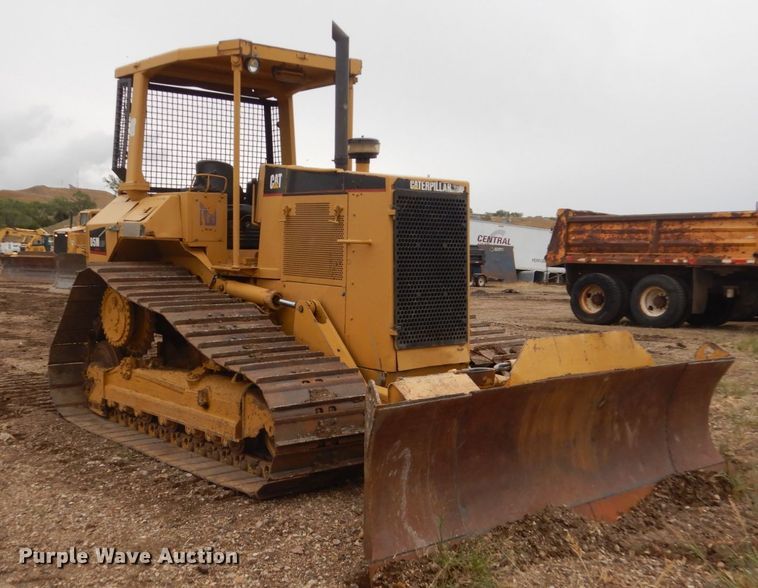 image for item DC8987 1997 Caterpillar D5M XL  Series II dozer