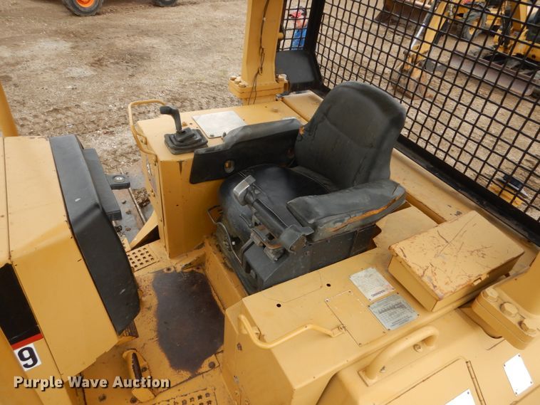 image for item DC8987 1997 Caterpillar D5M XL  Series II dozer