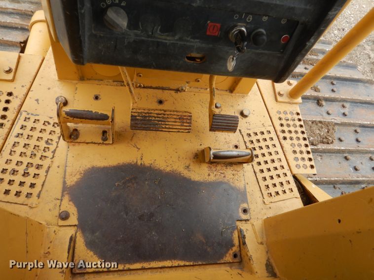 image for item DC8987 1997 Caterpillar D5M XL  Series II dozer