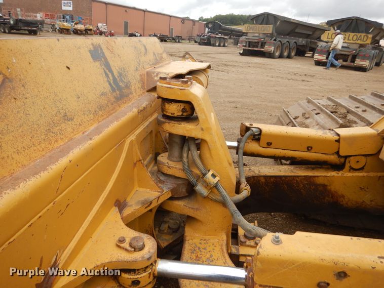 image for item DC8988 2006 Caterpillar D6N LGP  dozer