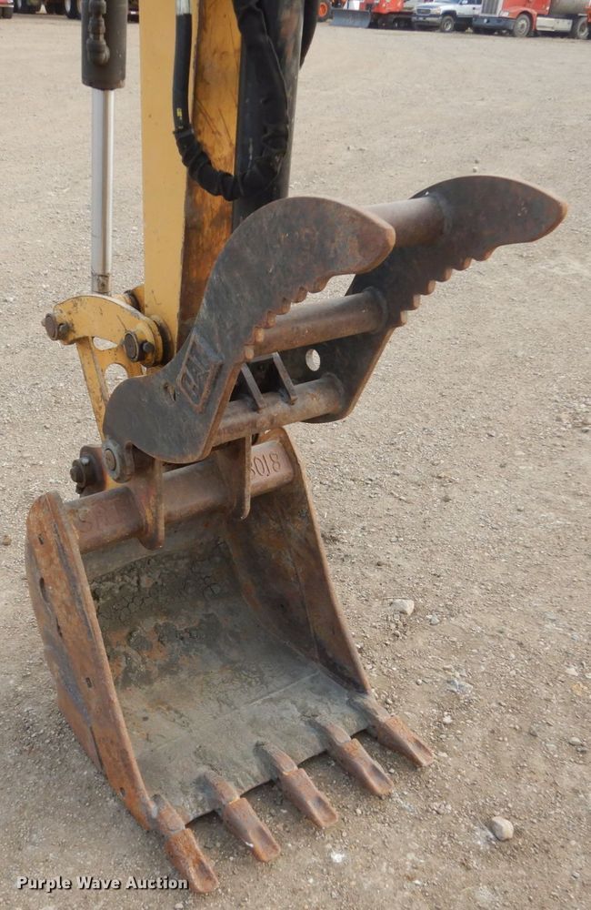 image for item DC8989 2006 Caterpillar 304 CR  mini excavator